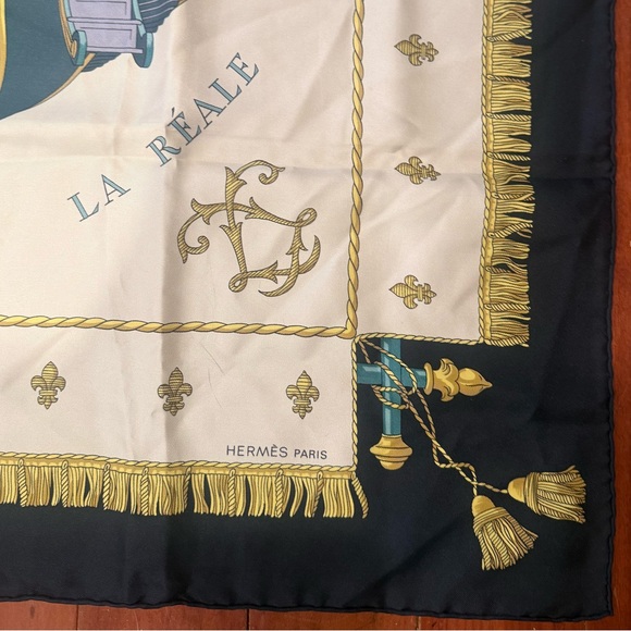 HERMES “VUE DU CARROSSE DE LA GALERE LA REALE” SILK SCARF WITH COA - Picture 5 of 16